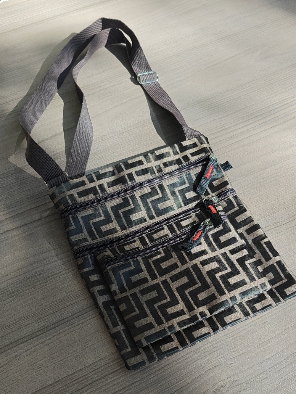 Crossbody Bag in Geometric Pattern
